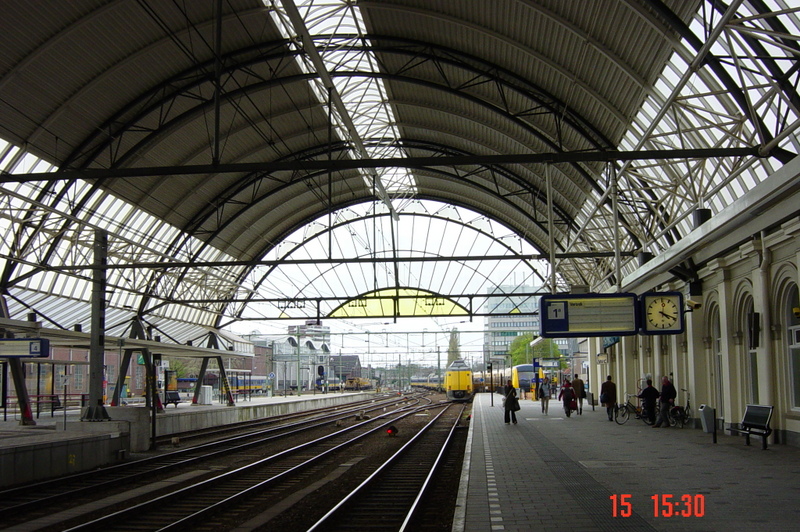 station perron met overkapping